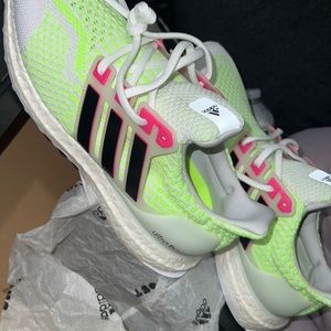 ULTRA BOOST 5.0 DNA ADIDAS SNEAKERS